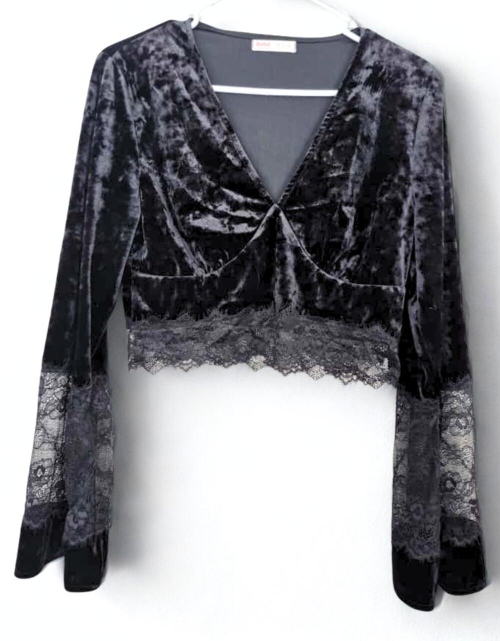 Vintage Y2K  Top Med Black Crop Babydoll Lace Bell Sleeve Pheobe Fairy Hippie